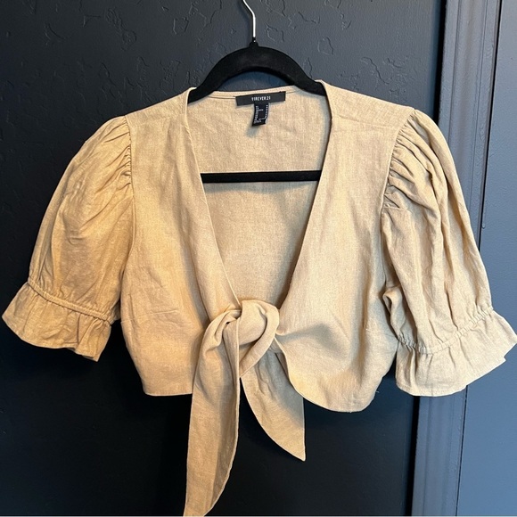 Forever 21 Tops - Forever 21 Women’s Tie-Front Crop top, Color beige size M summer, vacation.
